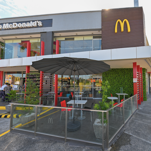Since most of the restaurants and fastfood is offering dining al-fresco, McDonald’s Philippines makes outdoor dining and Bike and Dine options available across more of its stores for Filipinos to safely dine-in.