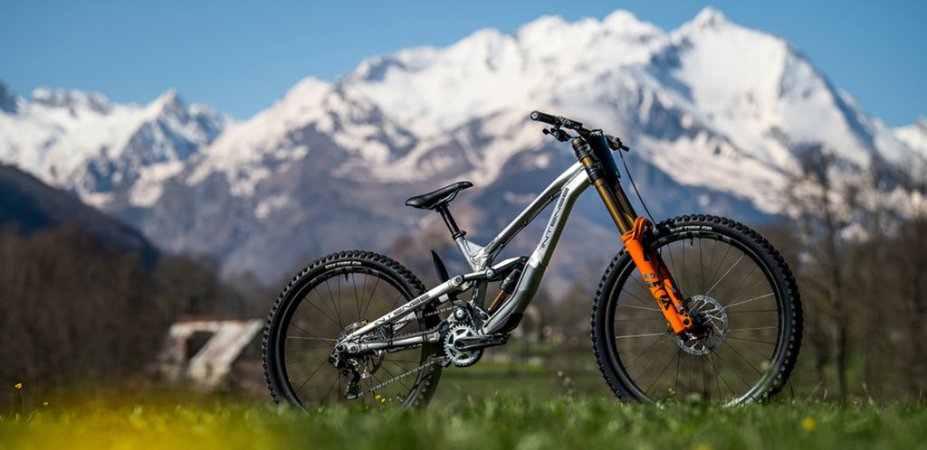 Intense Unveils M279 HP1 High Pivot Downhill Bike Prototype